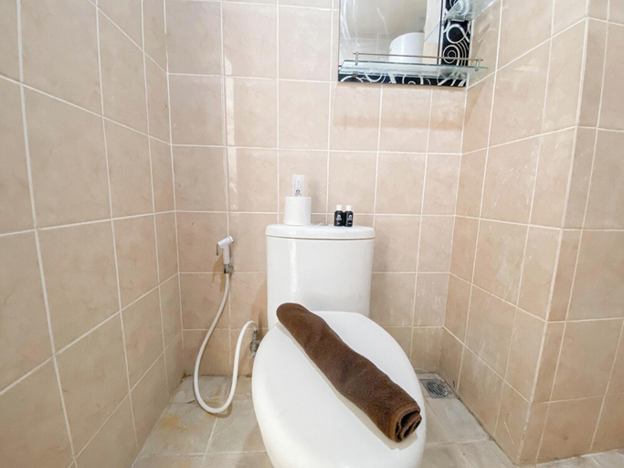 Bathroom 5, Great Deal Studio Room At Pinewood Jatinangor Apartment, Sumedang