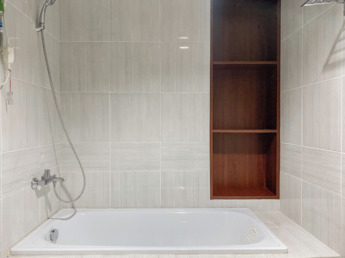Bathroom 2, Comfort And Big 1Br At Vasanta Innopark Apartment, Cikarang