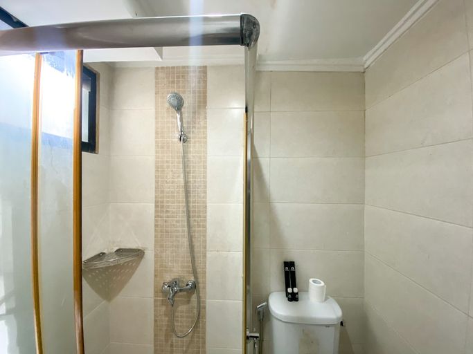 Bathroom 4, Comfort 2Br At 6Th Floor Metropark Condominium Jababeka Apartment, Cikarang