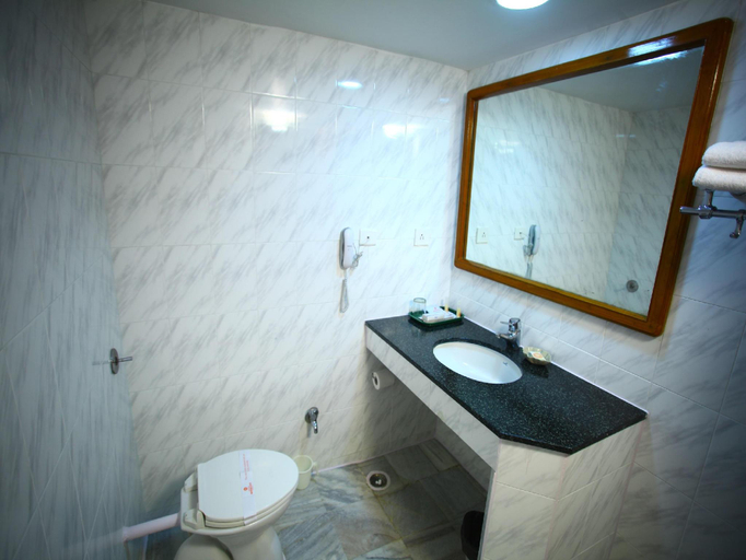 Bathroom, Hotel Sindhuri Park, Chittoor