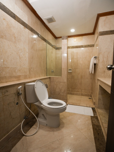 Makassar Golden Hotel - Tap to explore photos