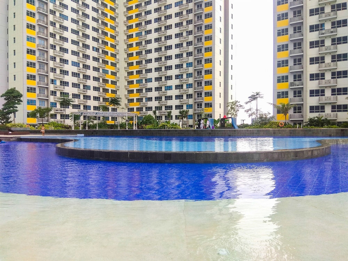 Outdoor Pool 2, Fancy And Comfy 2Br Apartment At Springlake Summarecon, Bekasi