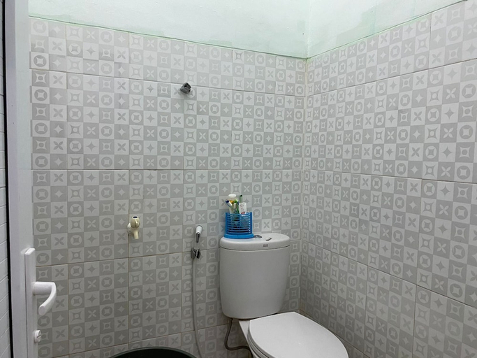 Bathroom, Green House Villa Bogor by ABM, Bogor