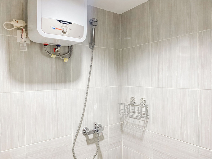Bathroom 2, Cozy Living Studio Vasanta Innopark Apartment, Cikarang
