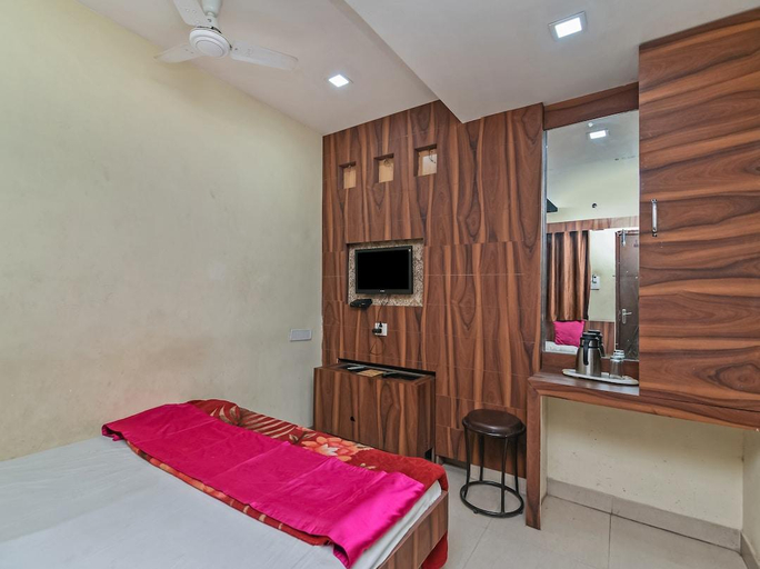 Others 2, Hotel Kalash, Ujjain