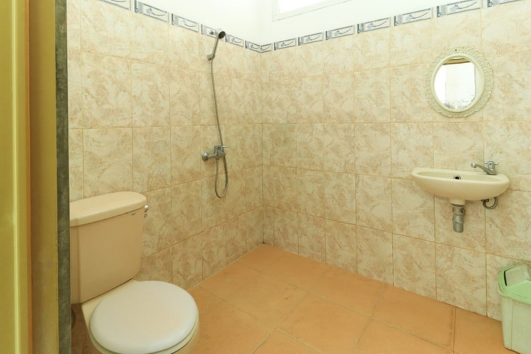 Bathroom 2, Villa Bunga, Malang