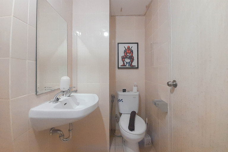 Bathroom 5, 1BR Apartment Parahyangan Residence near ITB By Travelio, Bandung