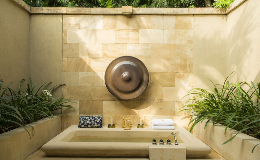 Bathroom 5, Amanjiwo, Magelang