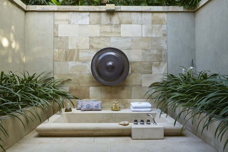 Bathroom 5, Amanjiwo, Magelang