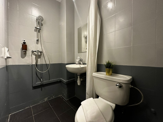 bathroom 12