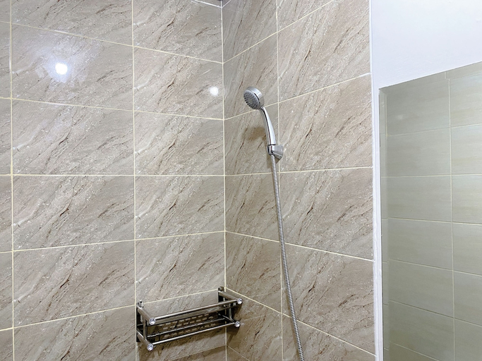 Bathroom 2, Serene And Tidy Studio Apartment Transpark Juanda Bekasi Timur, Bekasi