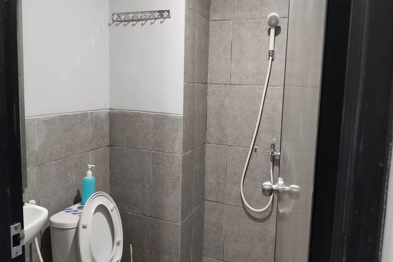 Bathroom 4, Riverdale Cikarang By Veto Rooms, Cikarang