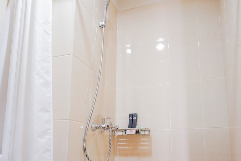 Bathroom 2, Elegant New Studio The Oasis Apartment, Cikarang