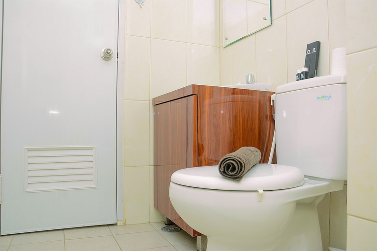 Bathroom 3, Gorgeous 2BR Springlake Summarecon Apartment, Bekasi