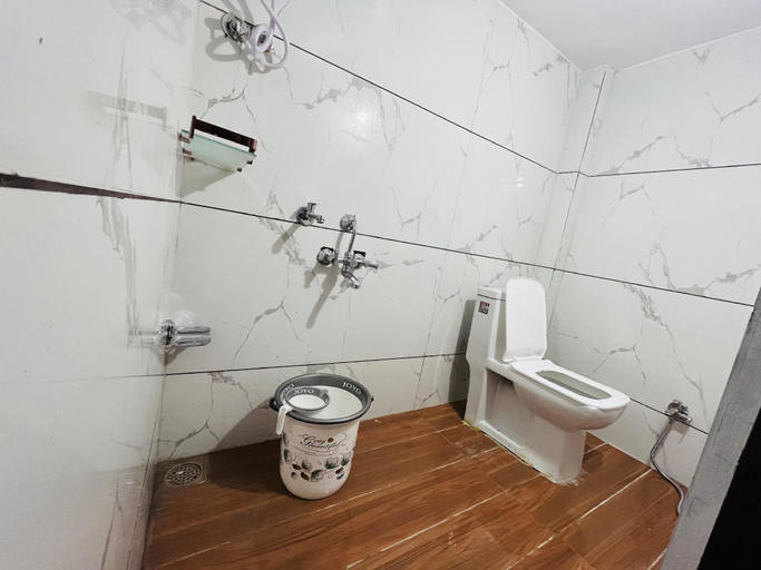 Bathroom, Shrilok Kutir - 2BHK Homestay, Ujjain