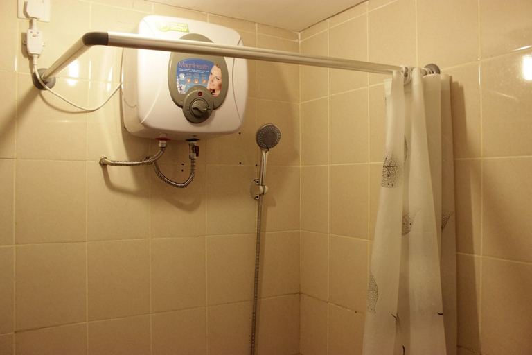 Bathroom 3, Simply Homey 1BR Apartment at Parahyangan Residence near UNPAR, Bandung