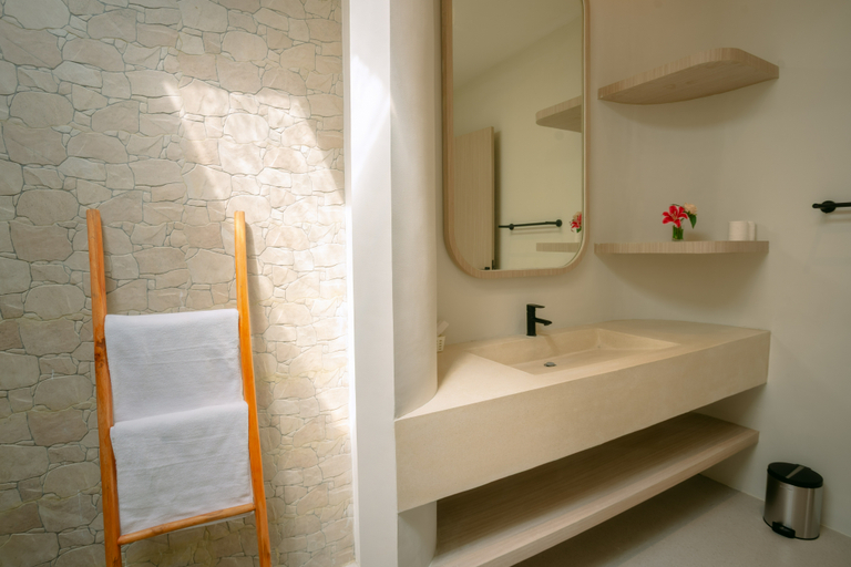 Bathroom 5, Villa Soojiwa, 15Mins to Beach, Badung
