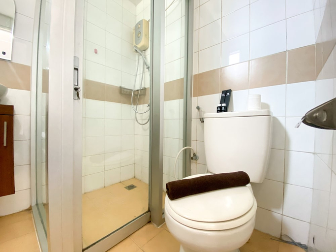 Bathroom 3, Simply Look Studio Metropark Condominium Jababeka Apartment, Cikarang