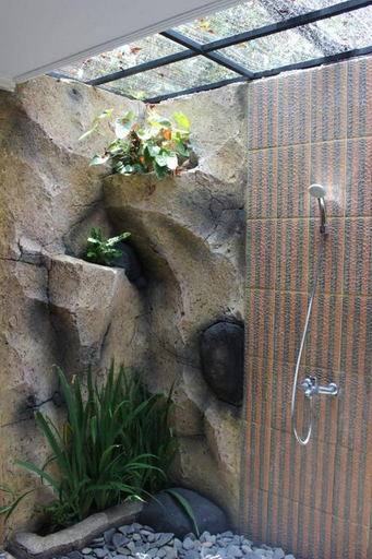 Bathroom 5, Sekumpul Guest House, Buleleng