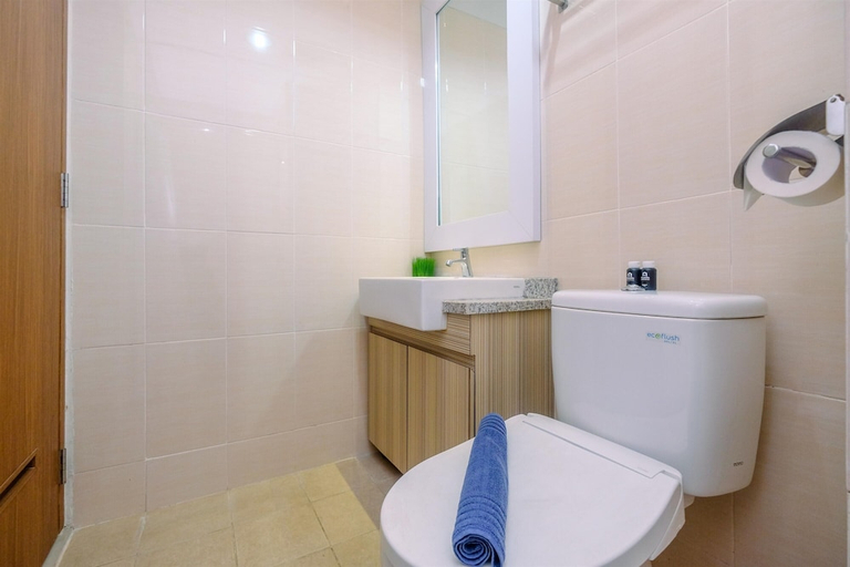 Bathroom 3, Fully Furnished With Luxury Design Studio The Oasis Apartment, Cikarang