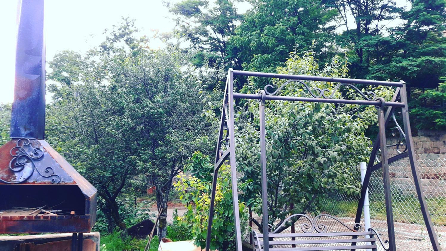 Others 4, Bella Dilijan
