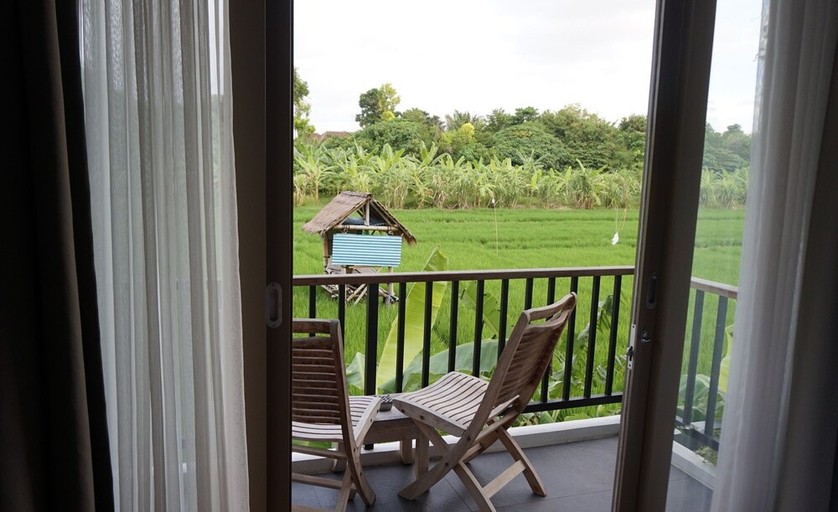 balcony 4