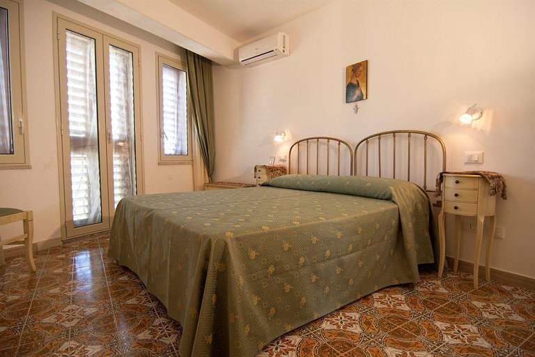 Bedroom 3, B&B U Palmentu, Messina
