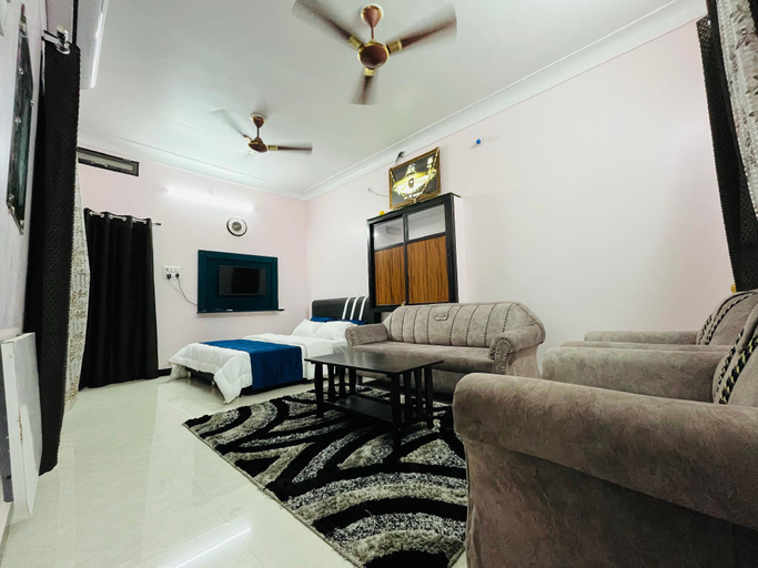 Bedroom 1, Shrilok Kutir - 2BHK Homestay, Ujjain