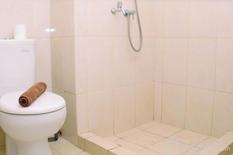Bathroom 2, Stunning Studio Apartment Springlake Summarecon Bekasi, Bekasi