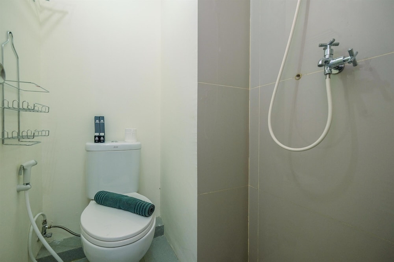 Bathroom 3, Homey Studio at Bogorienze Apartment near The Jungle Waterpark, Bogor
