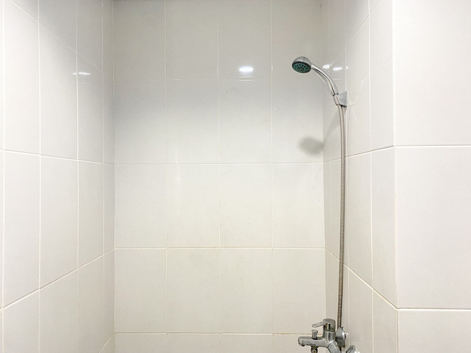 Bathroom 3, Modern And Nice 2Br At Patraland Urbano Apartment, Bekasi