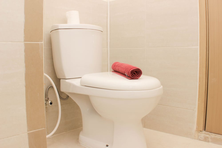 Bathroom 3, Warm And Cozy Living 3Br At Meikarta Apartment, Cikarang