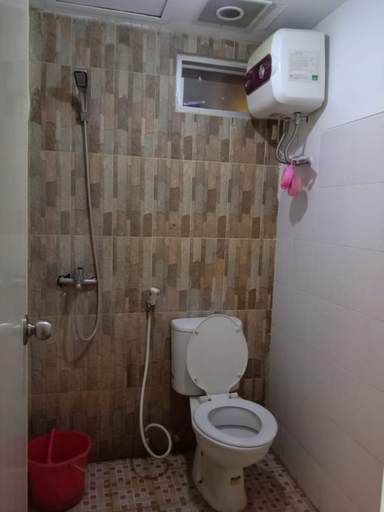 Bathroom, The Suites Metro Apartment by NFO Property, Bandung