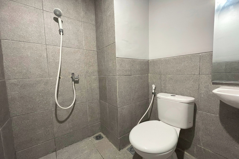 Bathroom 4, Keny Room @ Apt Riverdale Cikarang, Cikarang