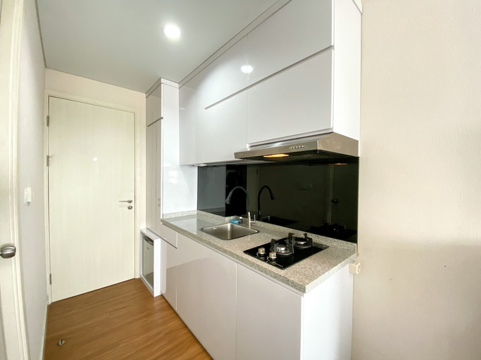 In-Room Kitchen, Luxury And Minimalist Studio At Patraland Urbano Apartment, Bekasi