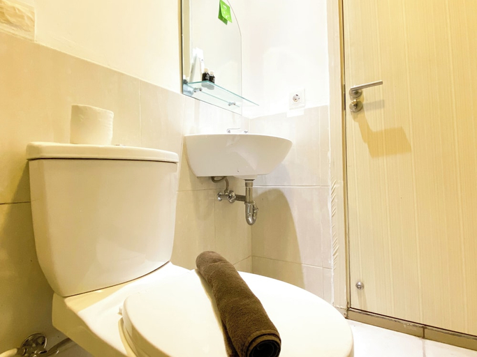 Bathroom 2, Comfortable 2Br At 25Th Floor Meikarta Apartment, Cikarang