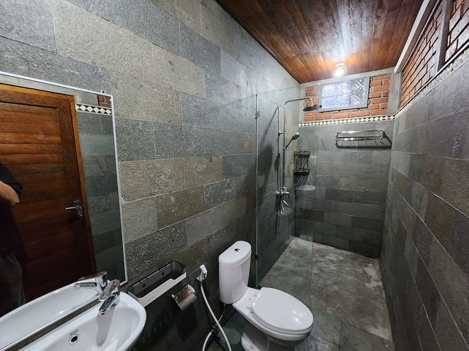 Bathroom 4, Jineng Guest House By The Swand, Badung