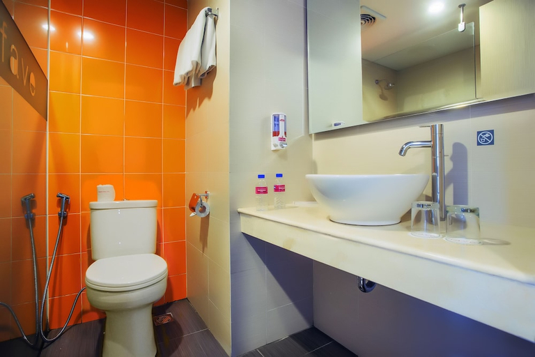 Bathroom 5, favehotel M.T. Haryono - Balikpapan, Balikpapan