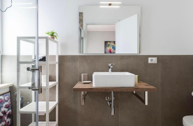 Others 5, Casa Maglo Camere, Verona