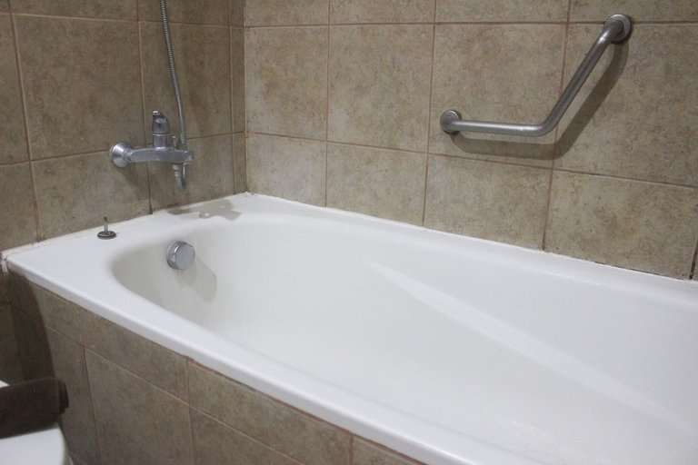 Bathroom 5, Warm 1Br Apartment (No Kitchen) At Marbella Suites Dago Pakar Bandung, Bandung