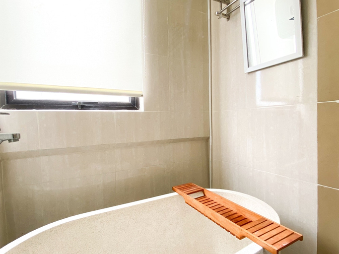 Bathroom 2, Cozy Living And Relaxing 2Br Meikarta Apartment, Cikarang