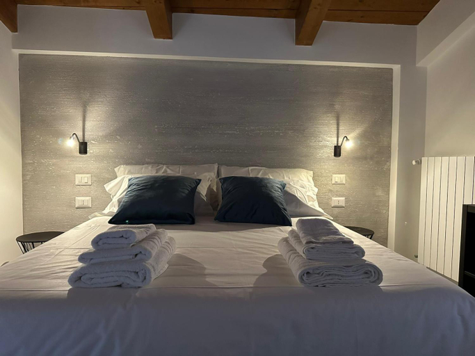Others 5, Colle Rooms HELIANTHUS, Perugia
