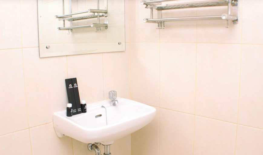 Bathroom 4, Stunning Studio Apartment Springlake Summarecon Bekasi, Bekasi