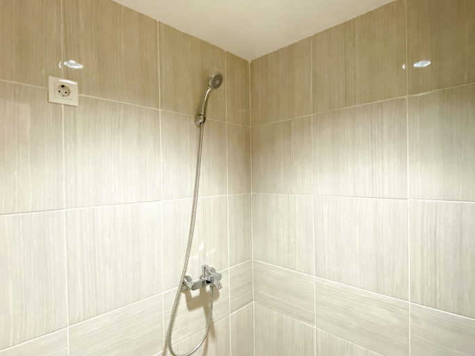 Bathroom 2, Combined And Nice 2Br At Vasanta Innopark Apartment, Cikarang