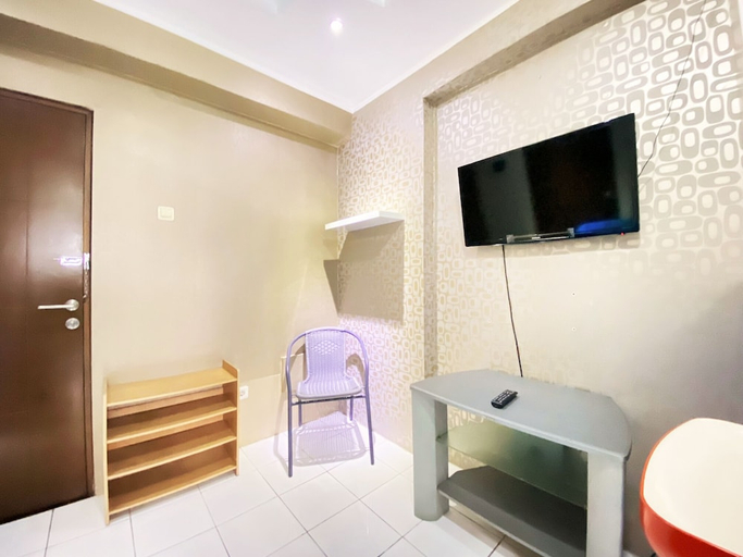 Living Room 4, Graceful 2Br Apartment At Gateway Ahmad Yani Cicadas, Bandung