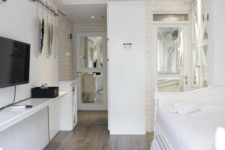 Others 5, Elegant & Stylish Studio At Gateway Pasteur Apartment, Bandung