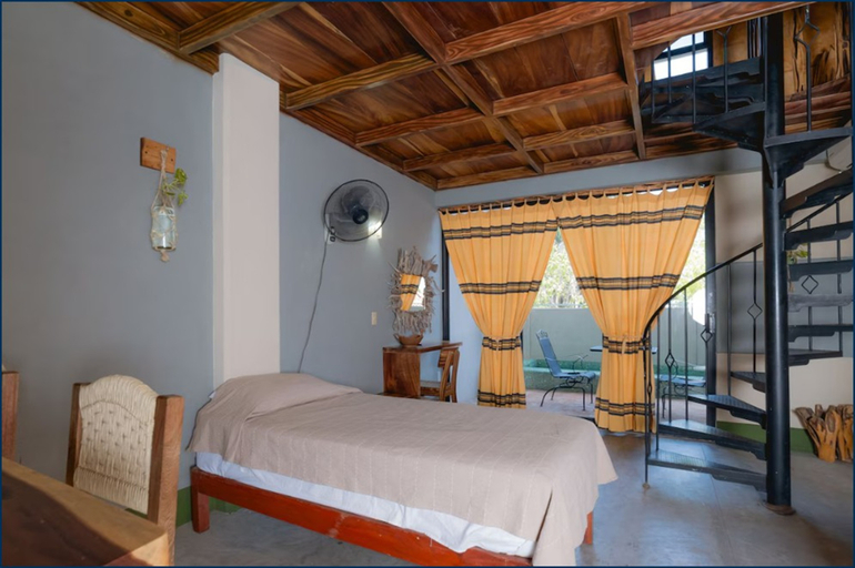 Bedroom, Madre Tierra Hotel, Dist. Pochutla