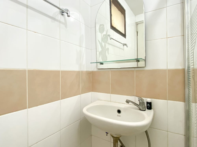 Bathroom 2, Cozy Studio (No Kitchen) At 1St Floor Metropark Condominium Jabebeka Apartment, Cikarang