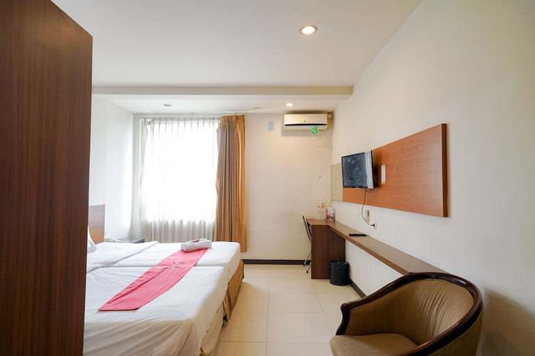 Bedroom 2, RedDoorz Near Braga Street, Bandung