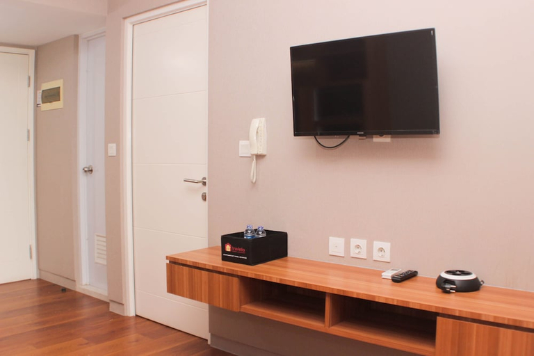 Living Area 4, Fancy And Comfy 2Br Apartment At Springlake Summarecon, Bekasi